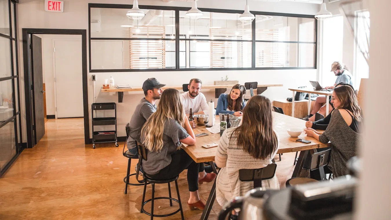 The Evolution of Workplace Culture - 雷速下载